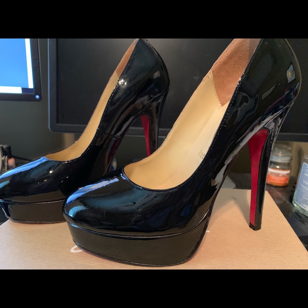 Size 37 patent leather Louboutin heels